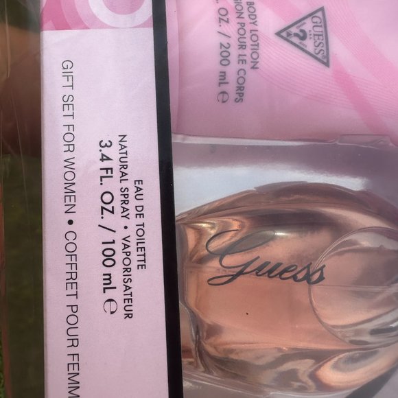 Guess Girl 3 pc Gift set 3.4 oz EDT + 6.7 oz Body Lotion + 15 ml spray mini - Picture 4 of 5
